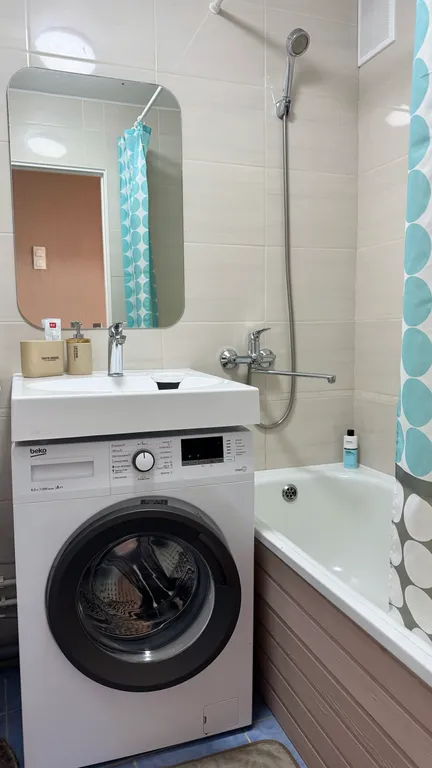 Двухкомнатная квартира с раздельными комнатами рядом с Норд Ареной