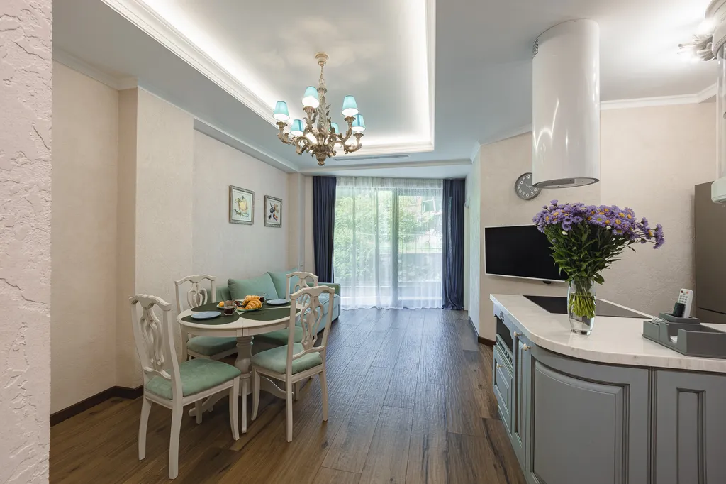 Уютная двухкомнатная квартира с прекрасным ремонтом и большим балконом