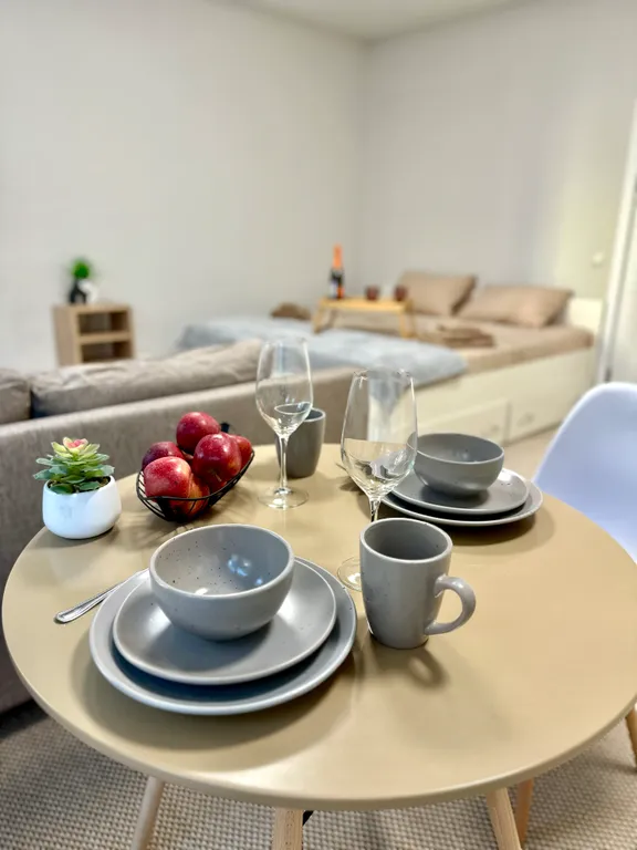 Студия с кроватью и дизайнерким ремонтом