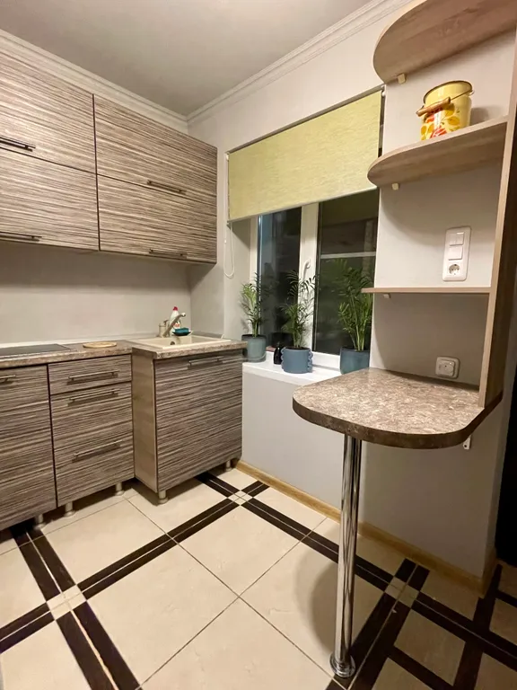 Двухкомнатная квартира с собственной террасой в неосоветском стиле