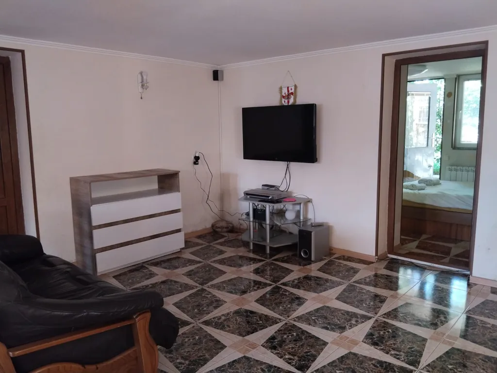 Апартаменты с большой кухней и выходом во двор