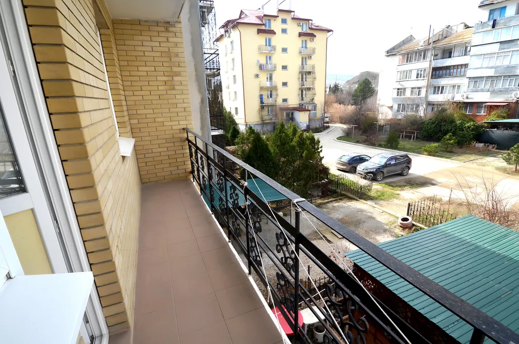 Квартира-студия персиковая