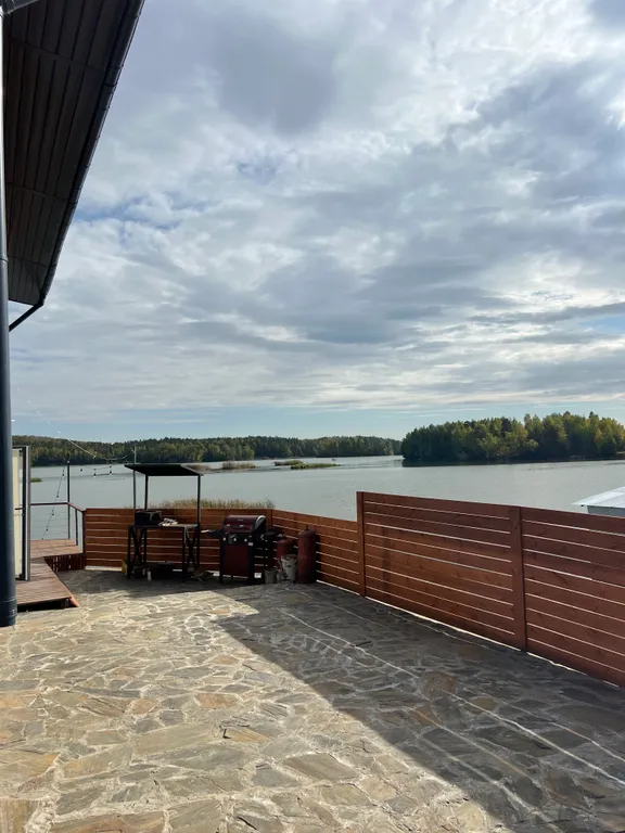 Дом с видом на озеро около горнолыжного комплекса