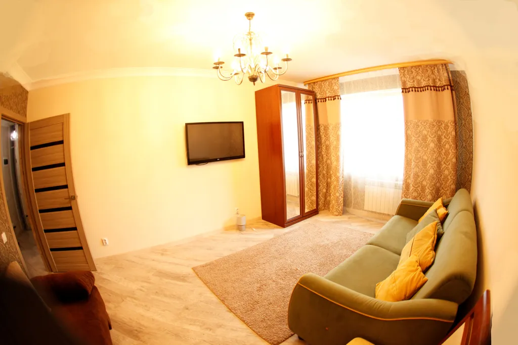 Однокомнатная квартира с велосипедами, 1 линия