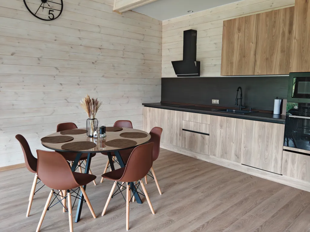 Просторный дом в живописном месте у реки, в 40 минутах от Москвы