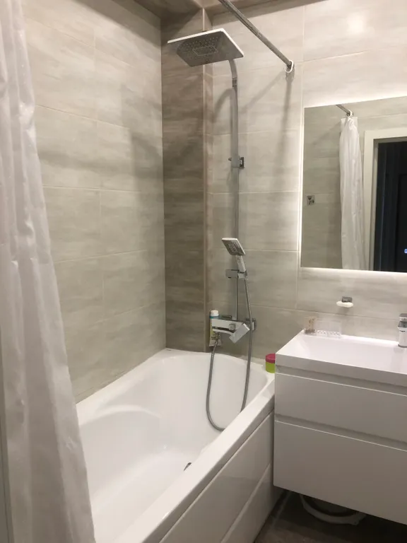 Просторная в центре, аэропорт 5 мин машиной, прекрасный вид на гору