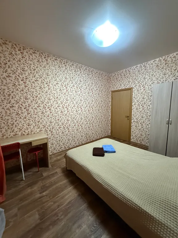 Комната с парковкой и местом для отдыха на улице