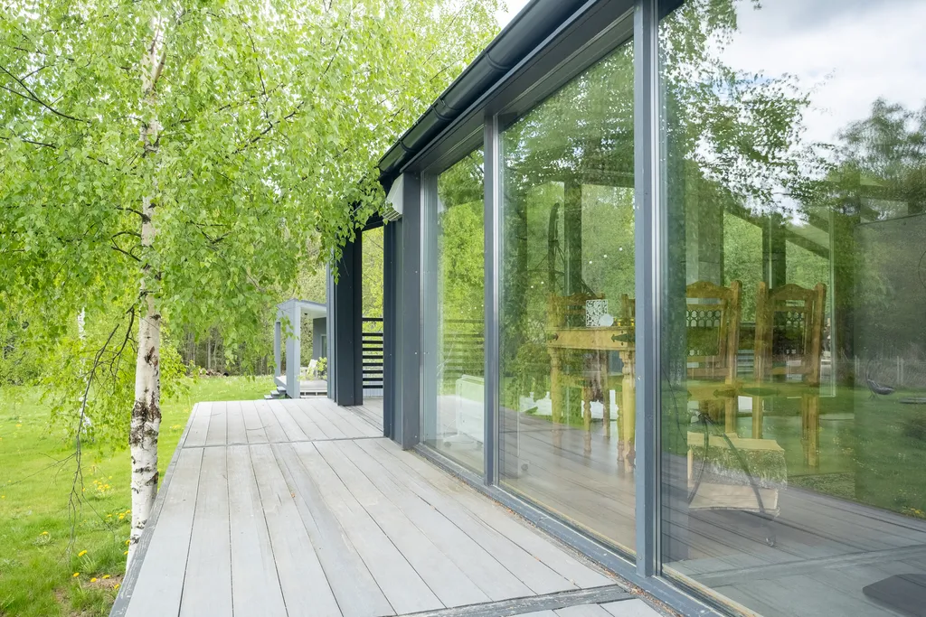 Цветочный домик с камином