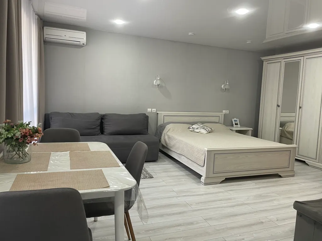 Квартира-студия в центре возле набережной