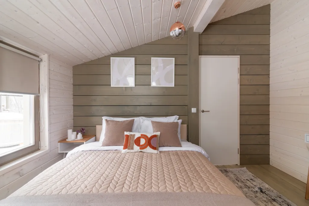 Уютный дом с панорамными окнами и видом на природу