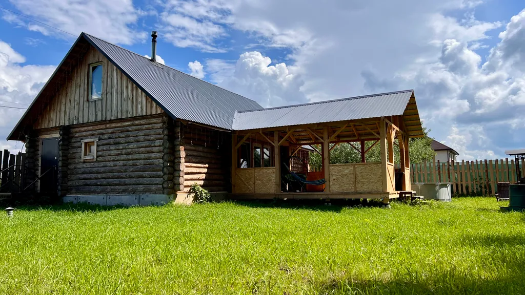 Рубленный дом - баня с террасой