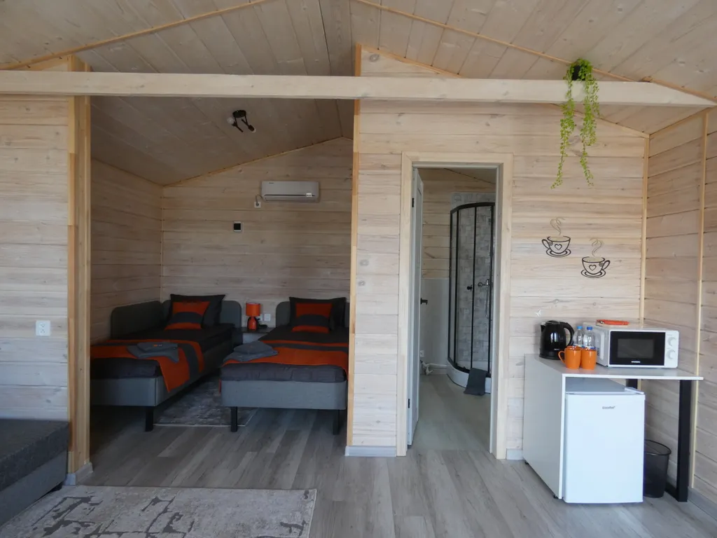 Уютный четырёхместный Домик с отдельными кроватями