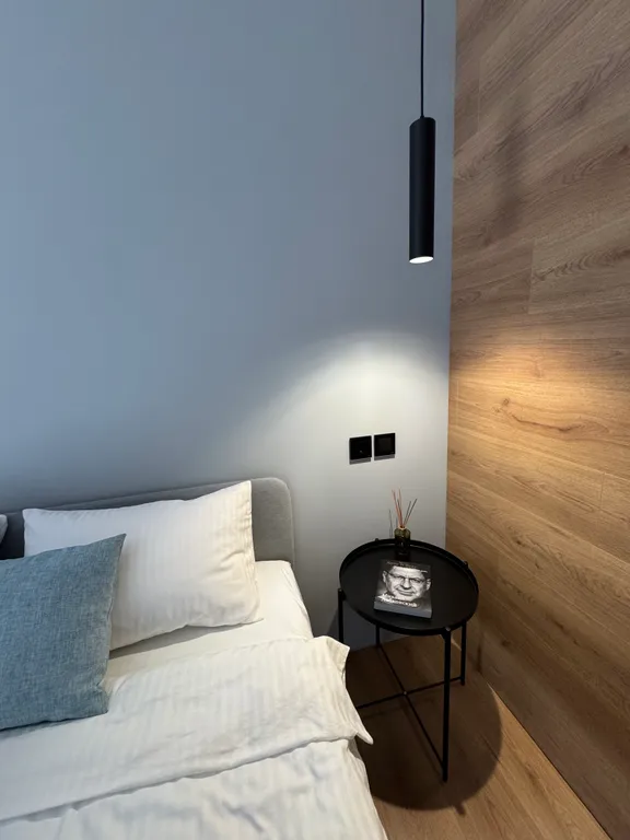 Стильная двухуровневая студия с захватывающим видом на город