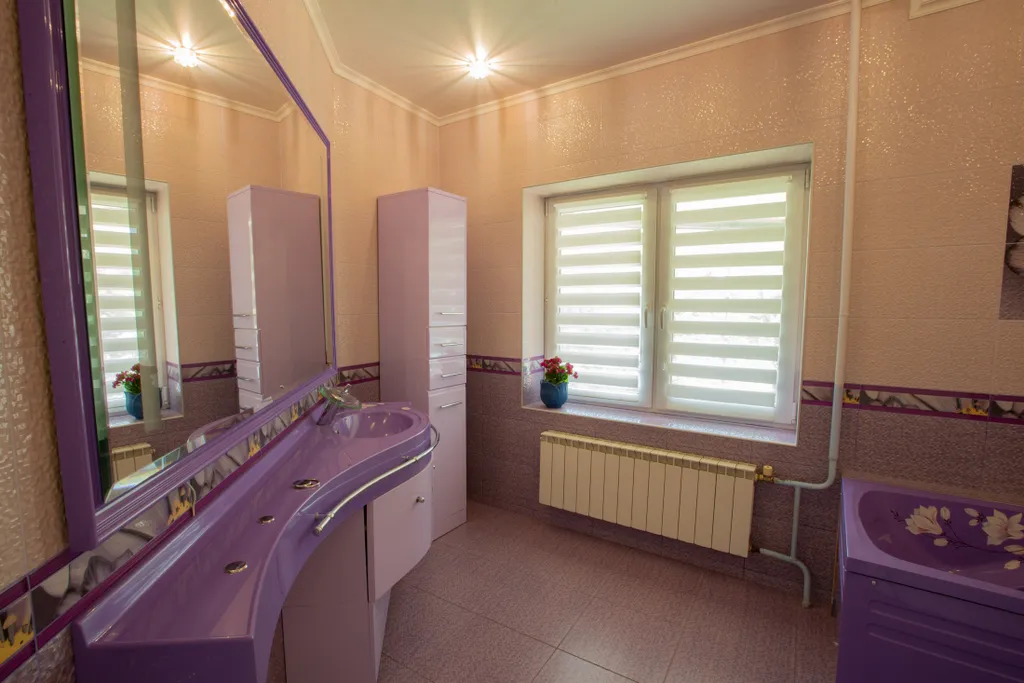 Большой трехэтажный дом