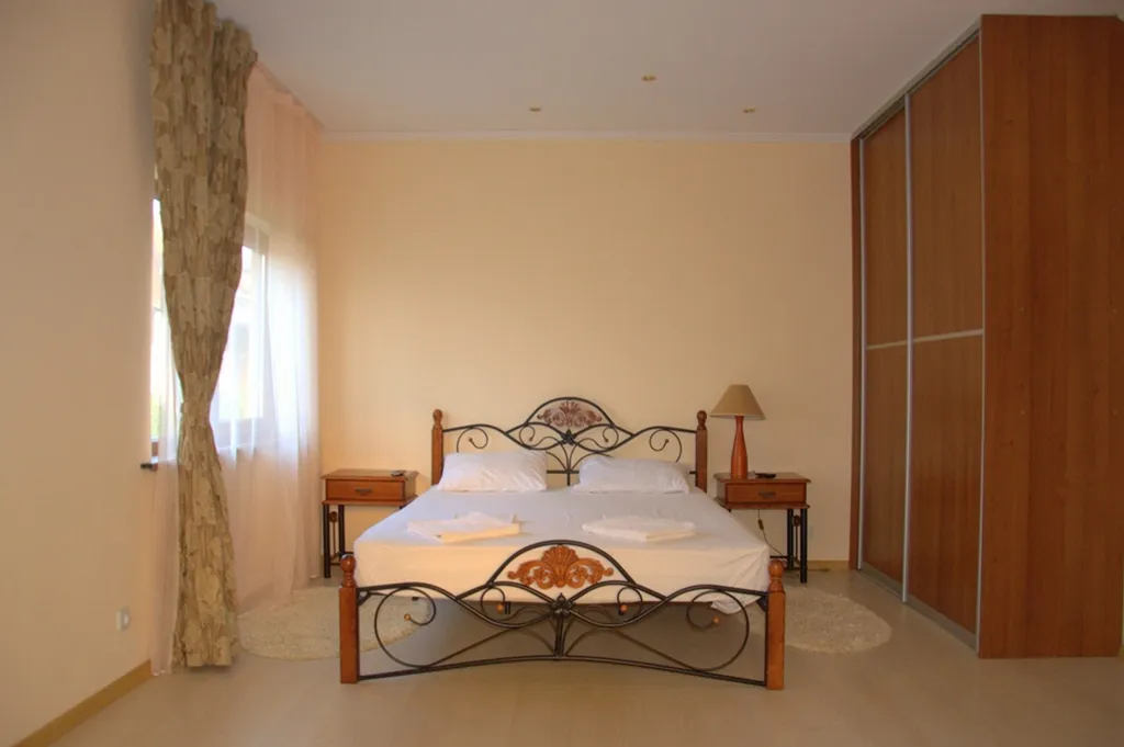 2-комнатная Квартира — аренда посуточно в Оленевка