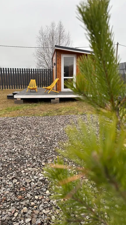 Уютный Белый дом у реки