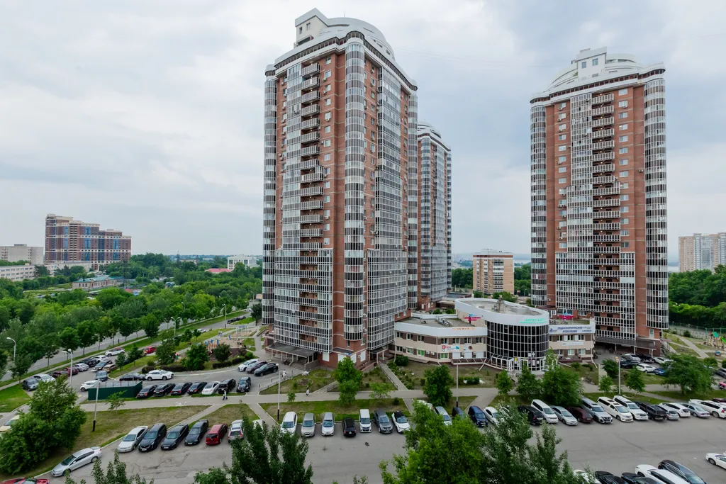 Жилая комната в 3-комнатной квартире с общим санузлом и кухней