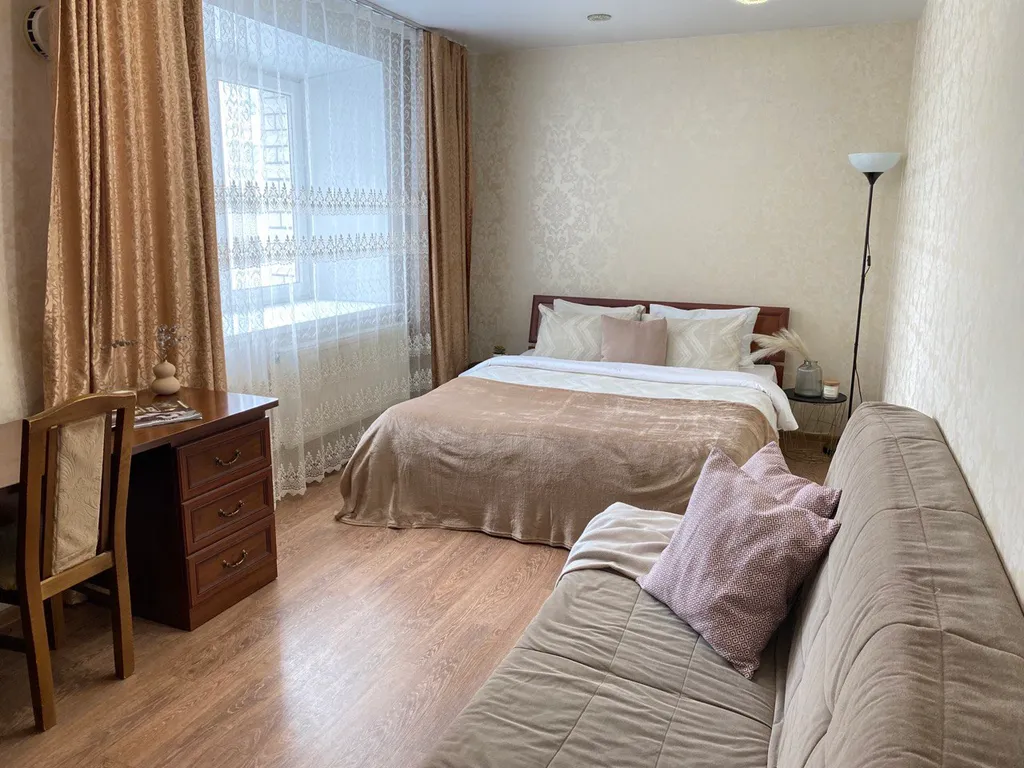 Отличная квартира в хорошем доме — аренда посуточно в Барнаул