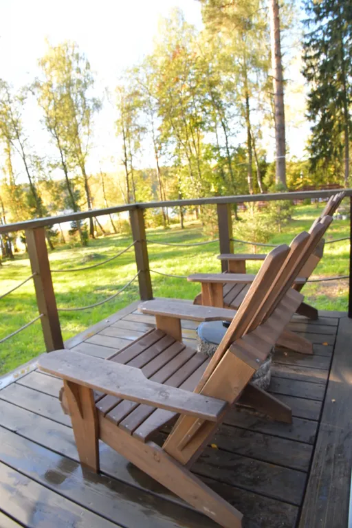 Дом на семью или компанию в лесу у большой воды