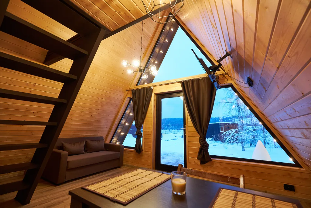 Коттедж A-frame дом рядом с озером — Светлое