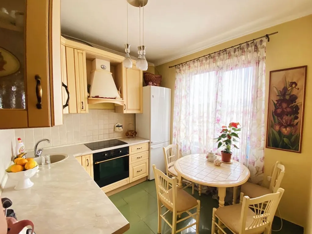 Четырехкомнатная квартира в центре г Сухум в 3х минутах от моря — аренда посуточно в Сухум