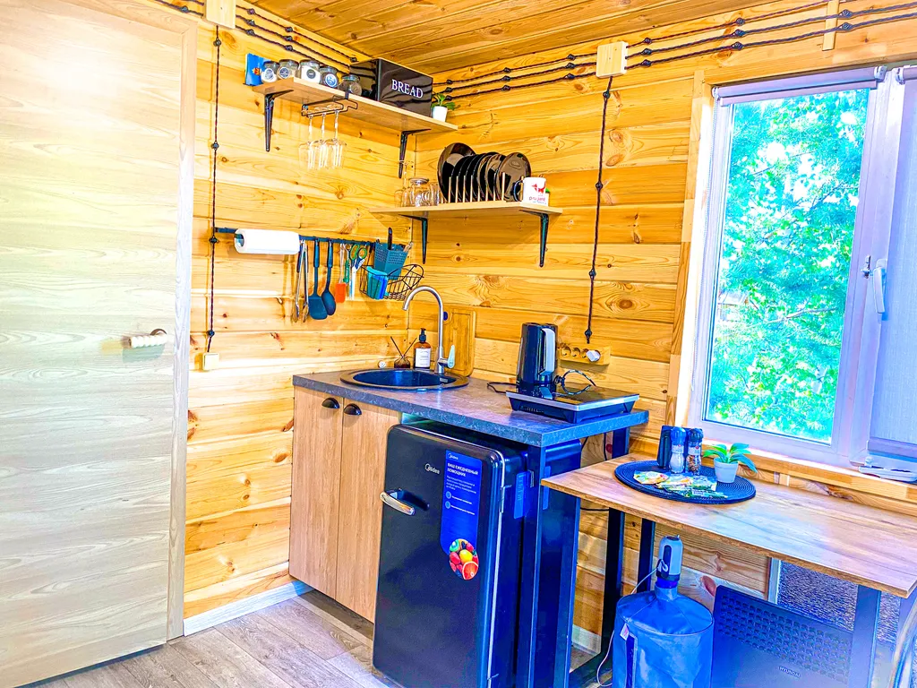 Дом со своей баней, банным чаном, террасой, мангалом коптильней в лесу