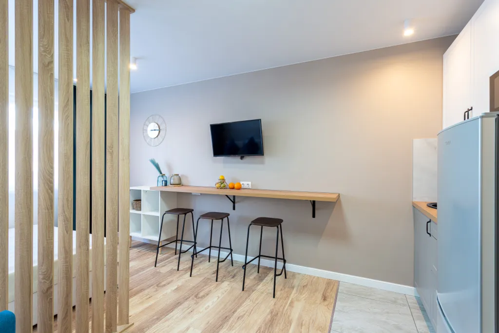 Современная студия Морент с ярким интерьером в жк фрукты