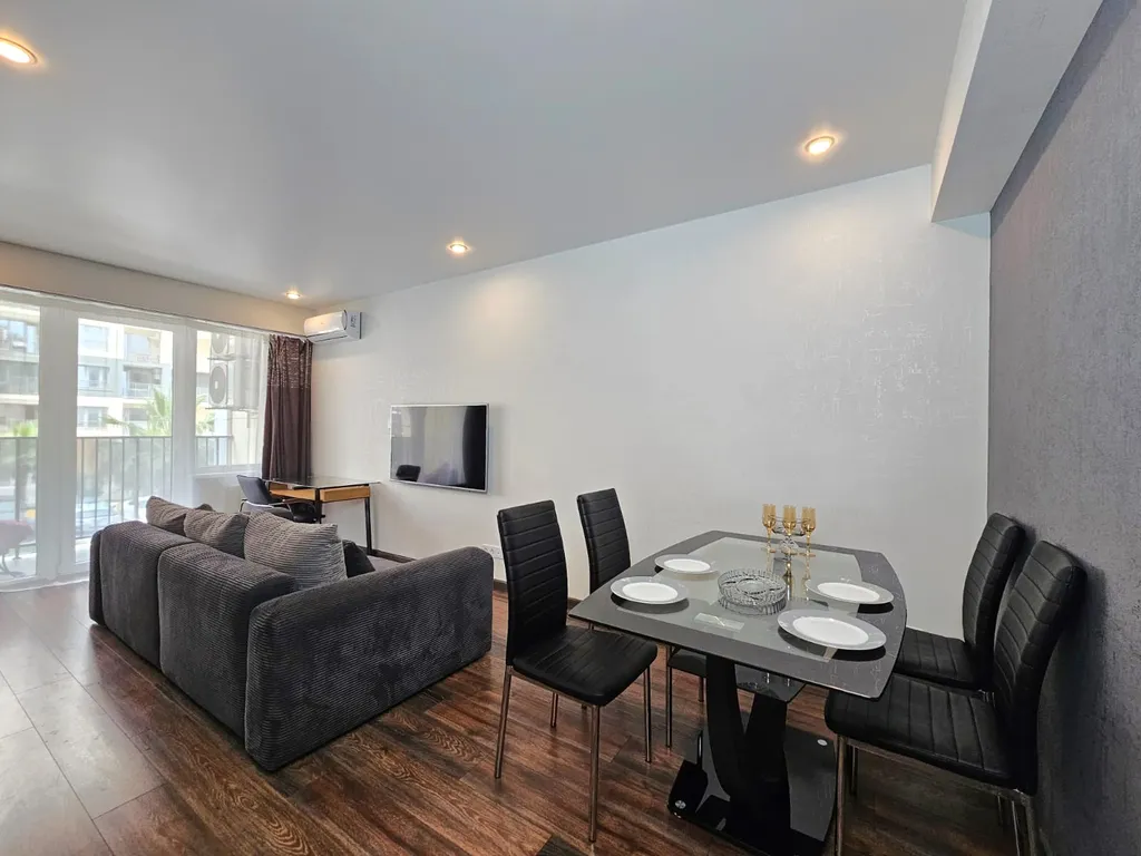 Большая квартира на первой береговой