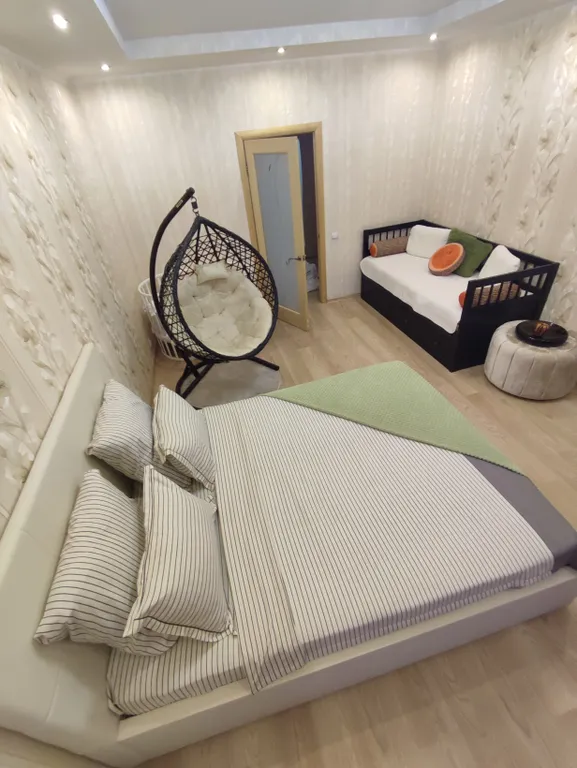 Трешка в центре города с охраняемой парковкой