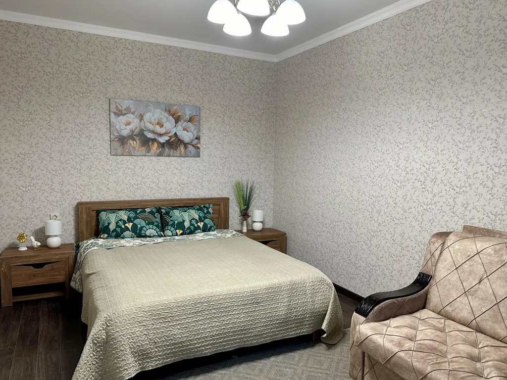 Светлая, чиста квартира в центре Владикавказа. Парковки во дворе  нет. — аренда посуточно в Владикавказ