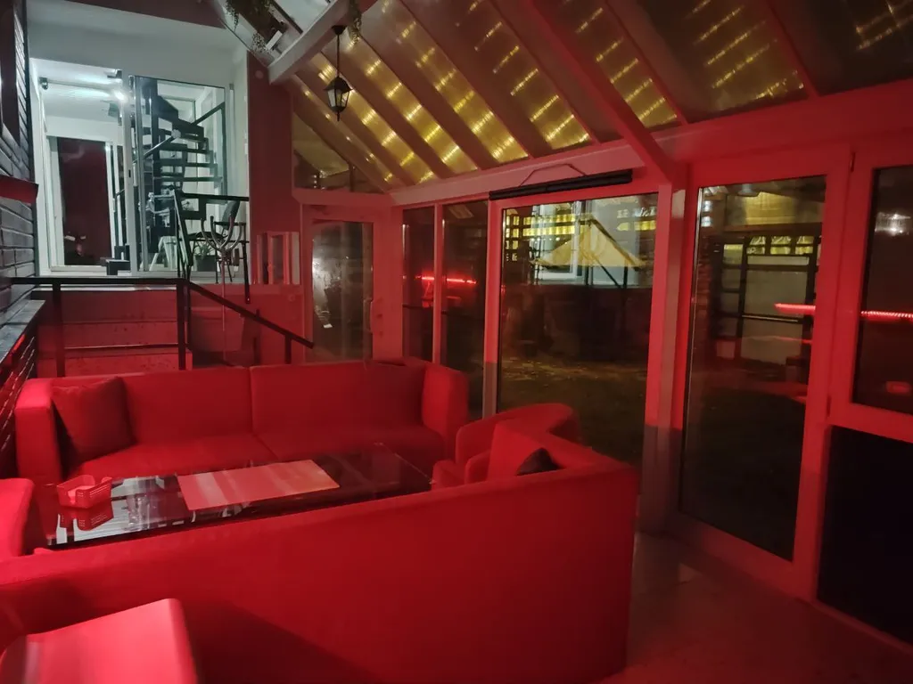 Вилла с гриль-верандой, сауной, купелью и джакузи