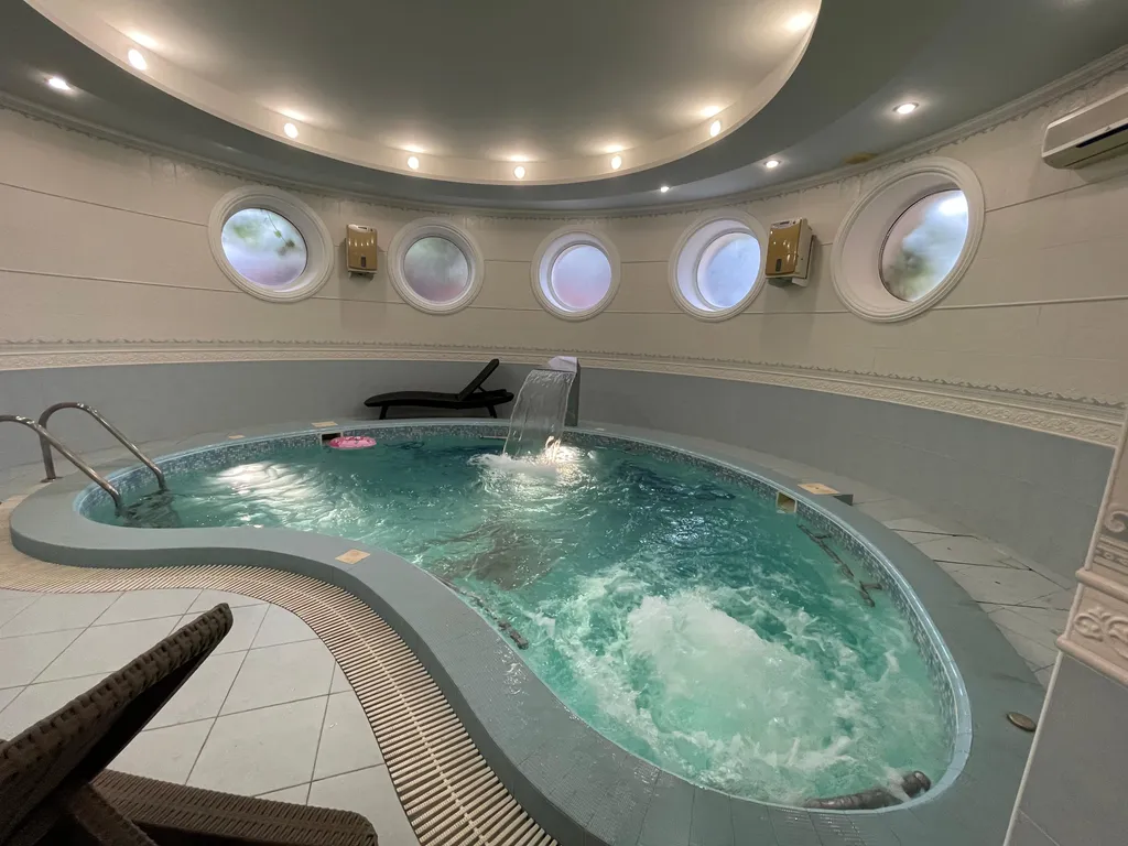 Уникальный, уютный, большой семейный дом. С видом на город