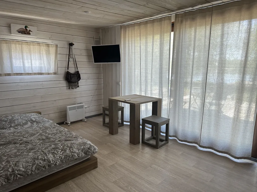 Коттедж Дом на берегу реки с камином и баней — Сясьстрой