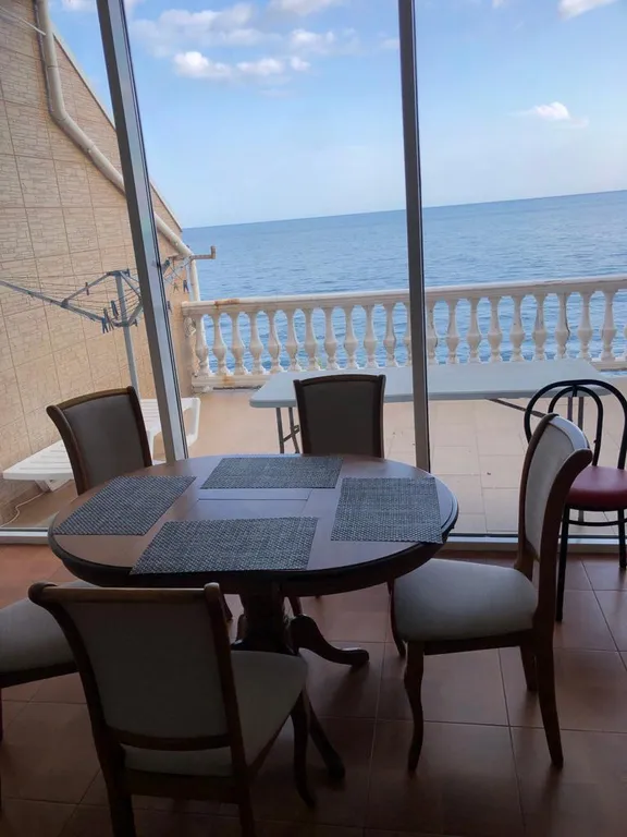 Двухуровневая квартира на самом берегу моря