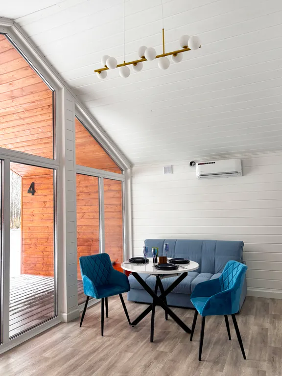 Коттедж у озера