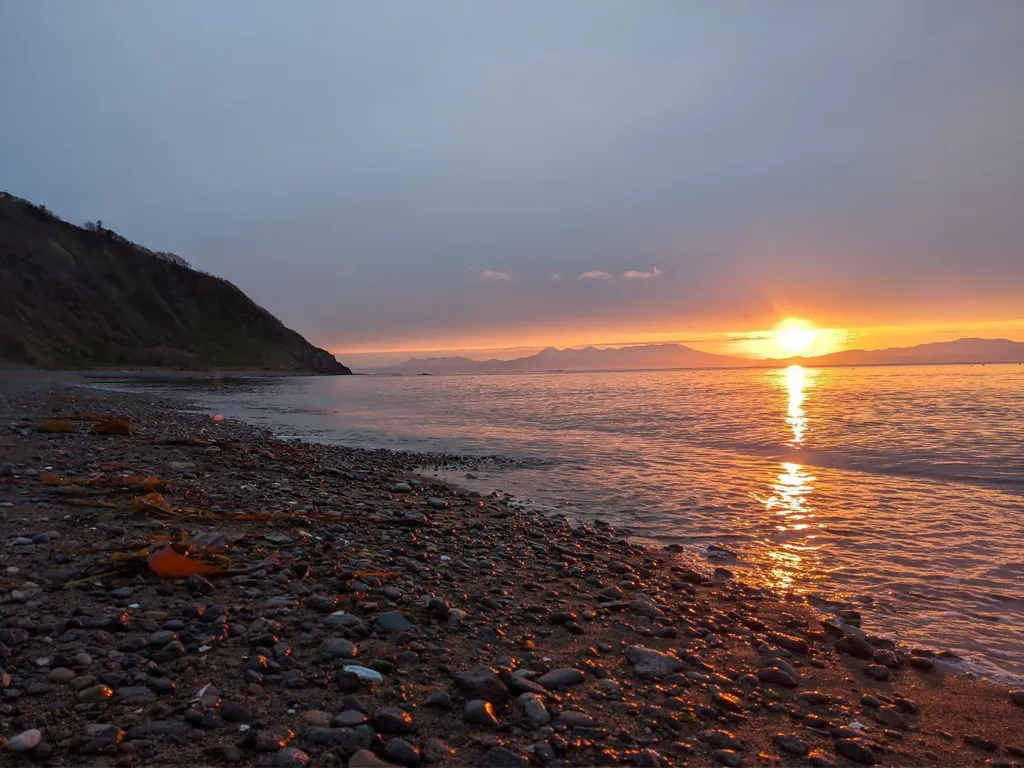 Уютный купол на острове Кунашир