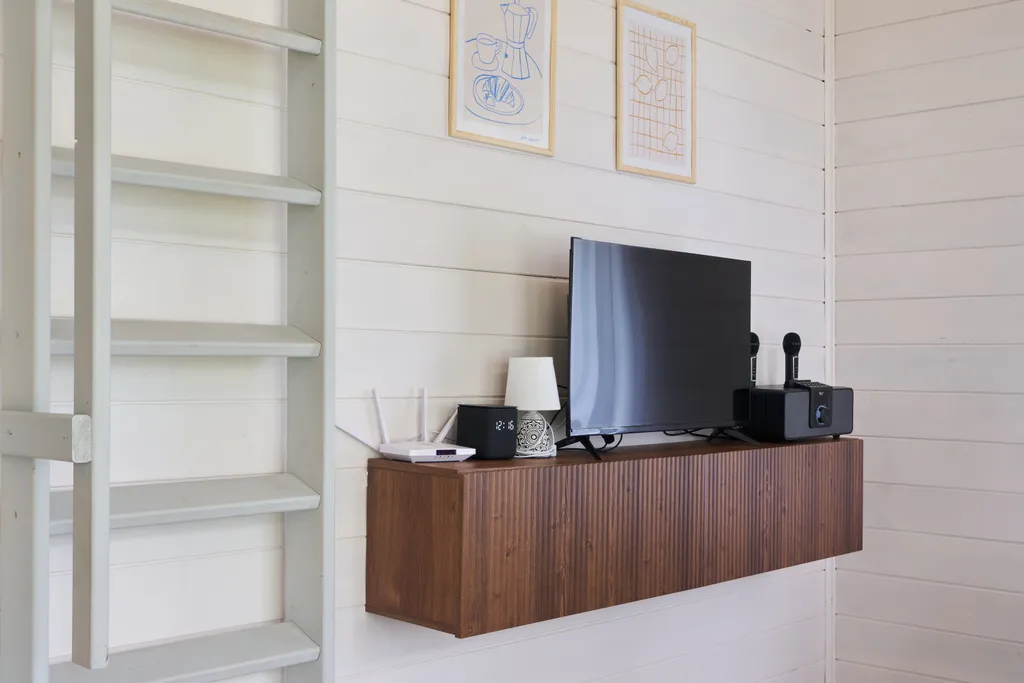 Коттедж в окружении леса с джакузи и сауной