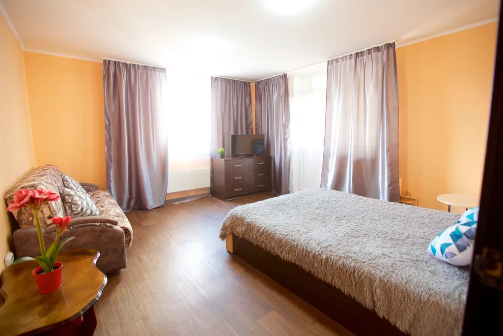 Квартира Квартира Отличная квартирка с диваном на кухне в лучшем районе города — Красноярск