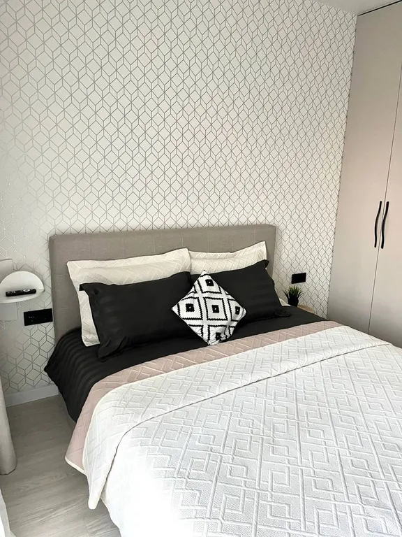 Евро-трехкомнатная квартира возле метро Грушевка