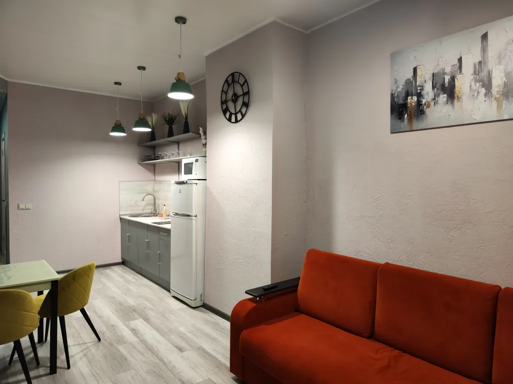 Однокомнатная квартира студия с отдельной спальней