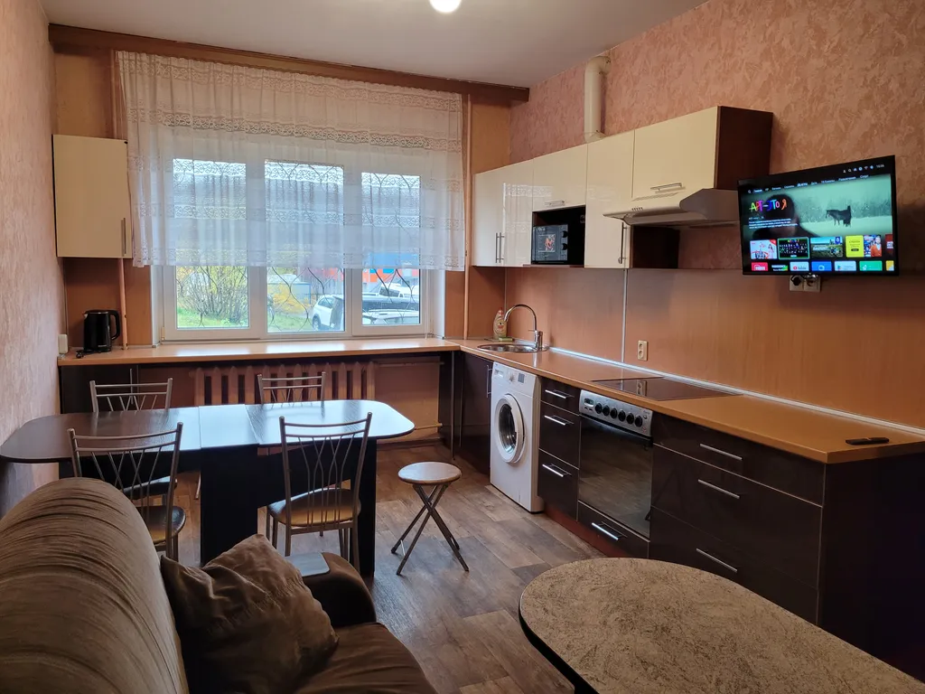 Квартира Студия с тремя спальнями, двумя с/у — аренда посуточно в Кировск