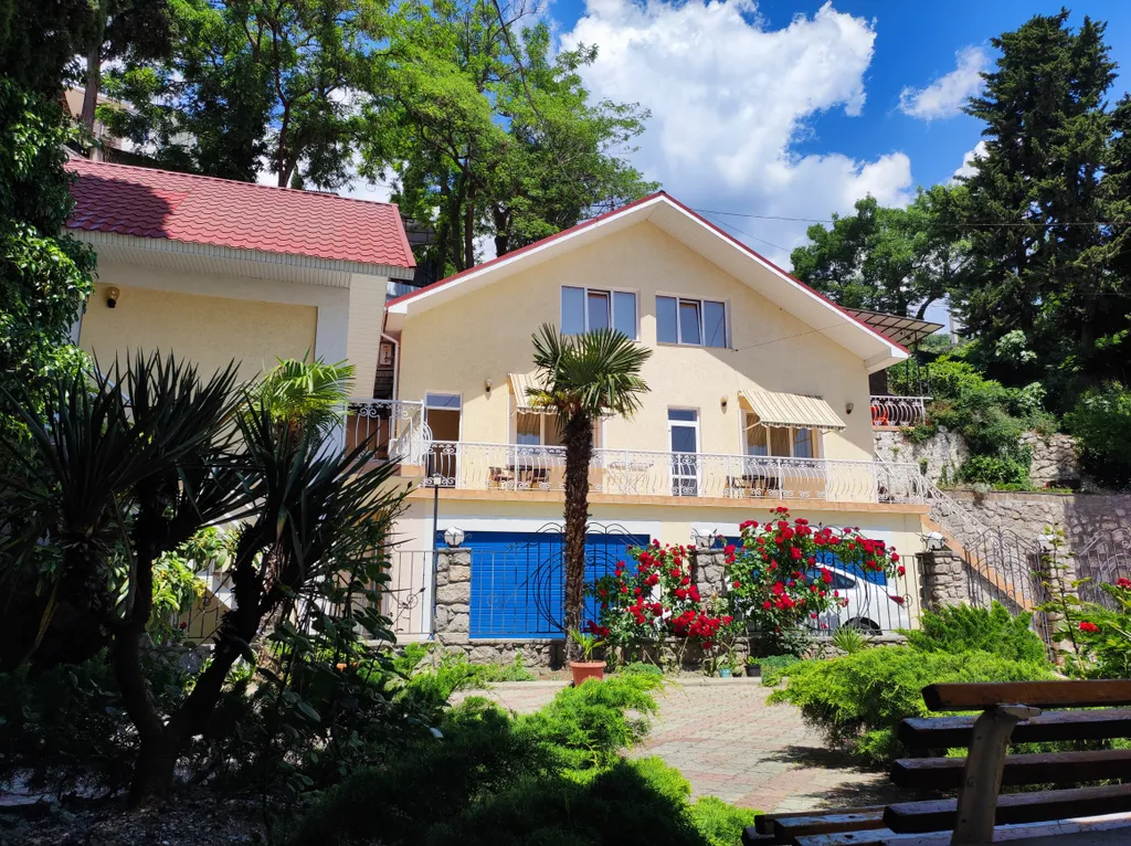 Комната у Воронцовского парка с видом на море