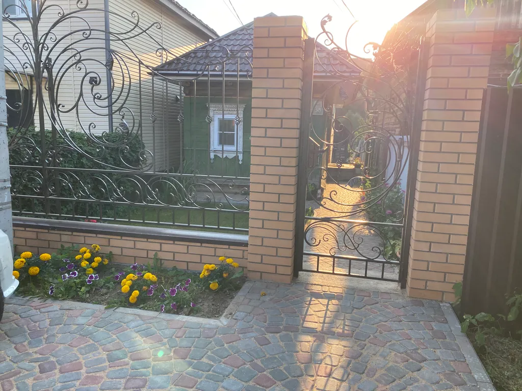 Уютный дом в черте города