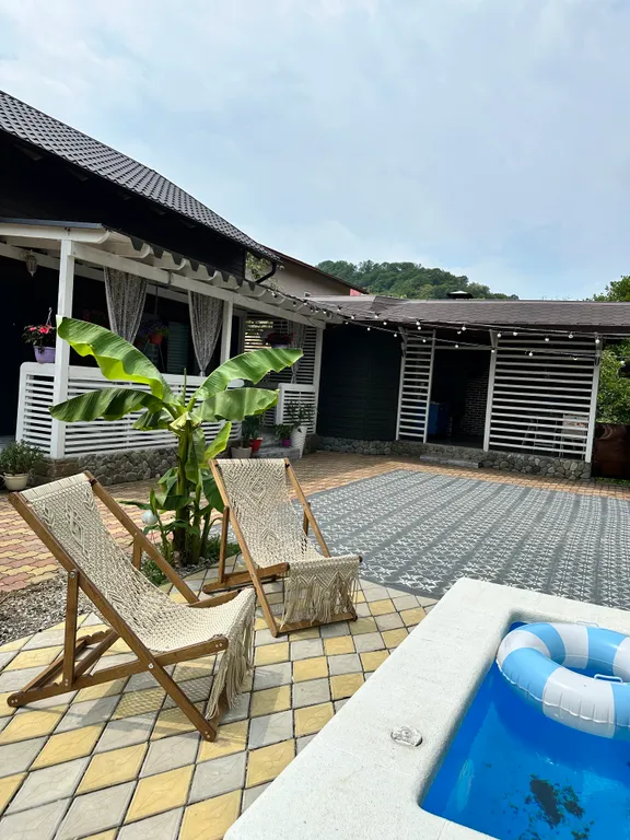 Загородный дом с бассейном и сауной