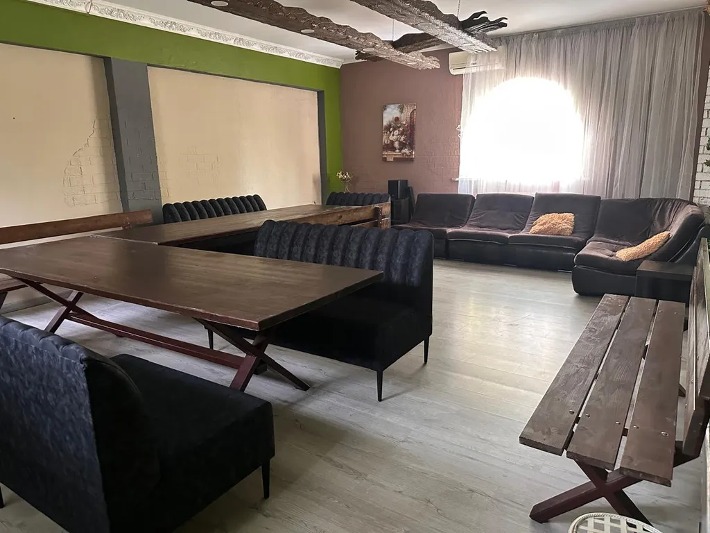 Большой дом с баней, бассейном, мангалом и парковкой