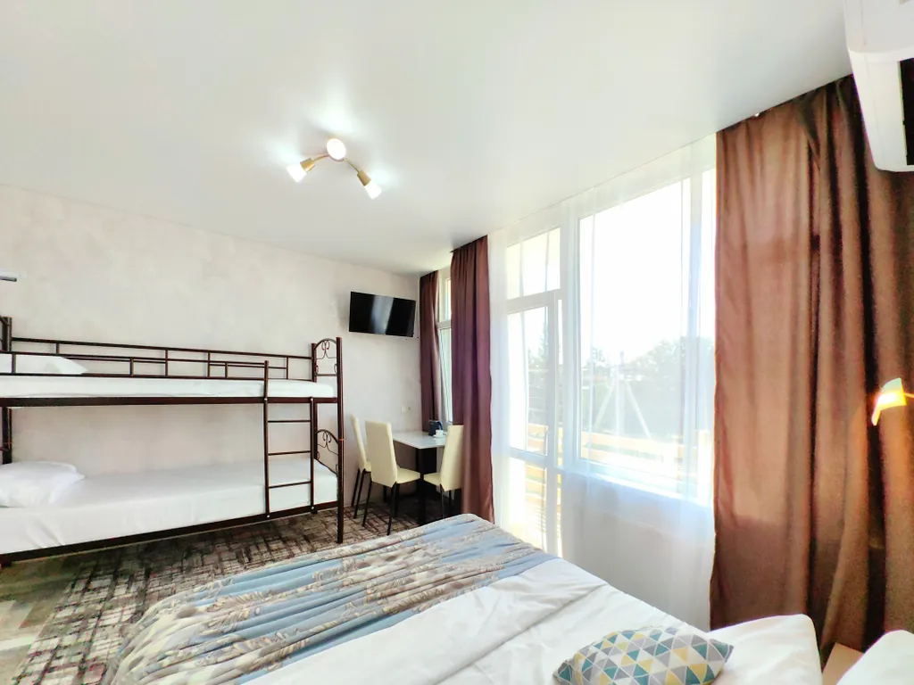 Квартира Квартира Студия с отоплением, кухней, стиралкой, балконом, парковкой, беседкой — Судак