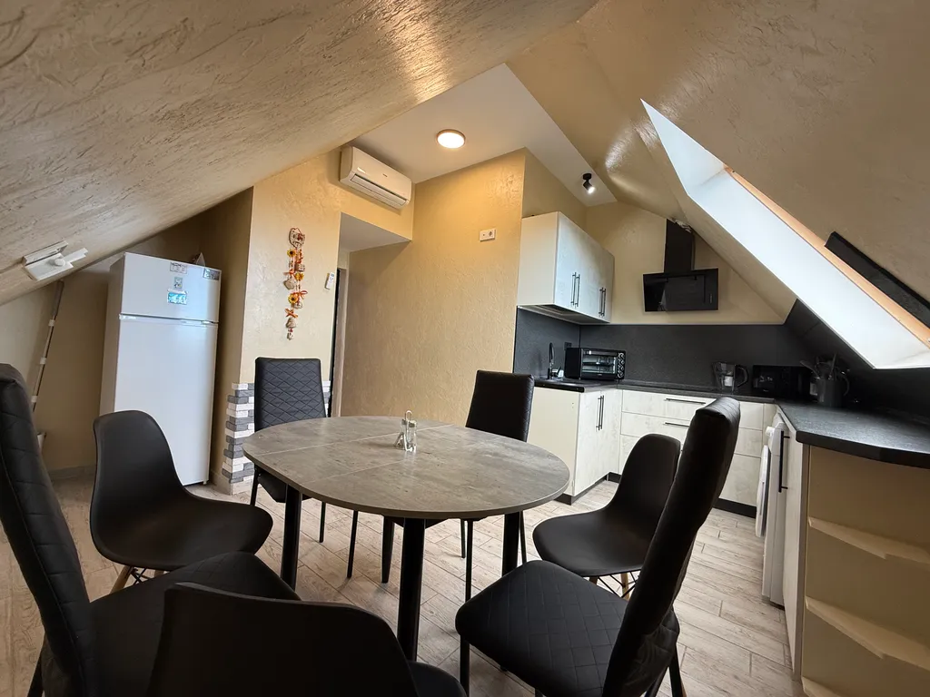 Солнце Ялты у моря с теплым бассейном