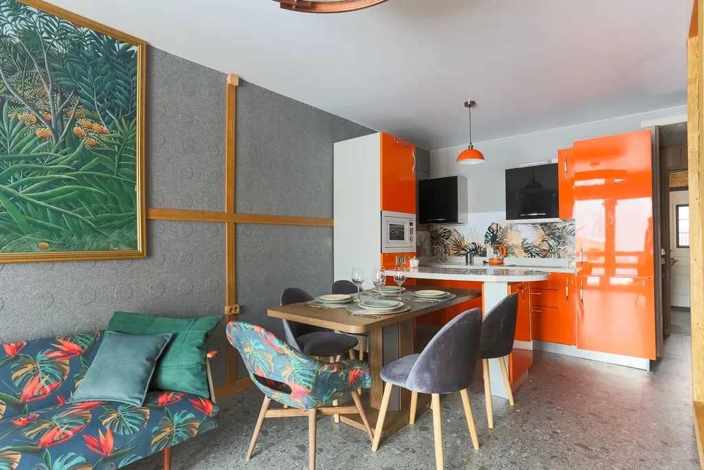 Коттедж Апартамент в стиле Pop-art с видом на бассейн — Пеники