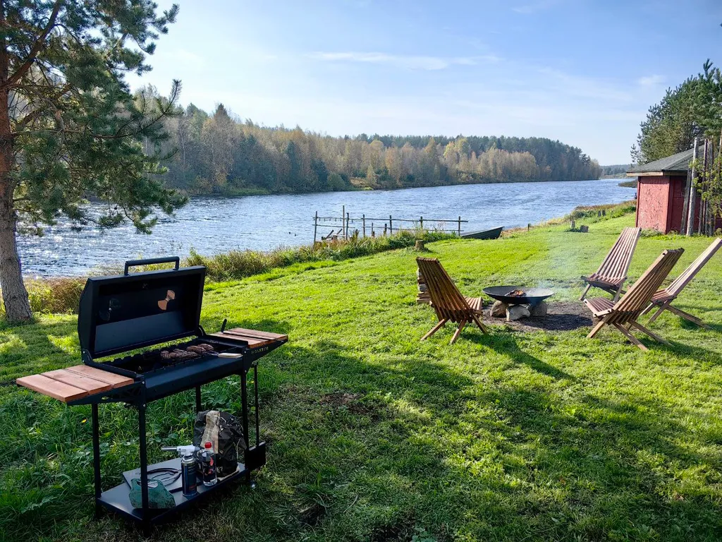 Уютный дом на берегу реки в Карелии