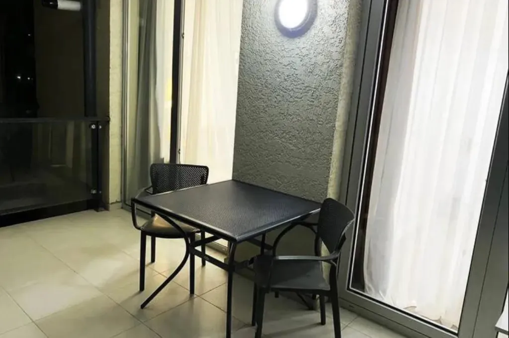 Уютно и стильно в центре города, близко к старому Тбилиси